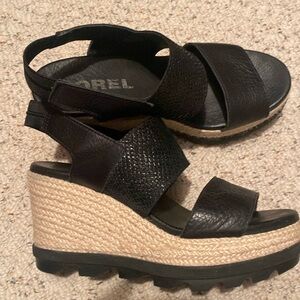 Black Sorel wedges 7.5 very stylish sandals. Easy wear!